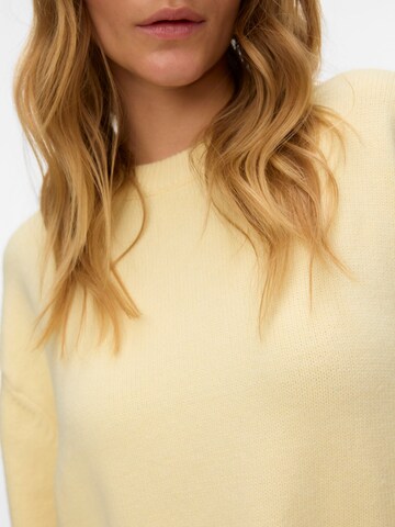 VERO MODA Sweater 'AWLAURA' in Yellow