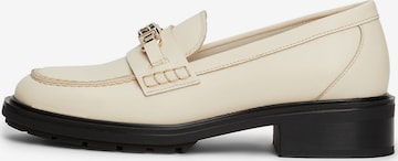 TOMMY HILFIGER Instappers in Beige: voorkant