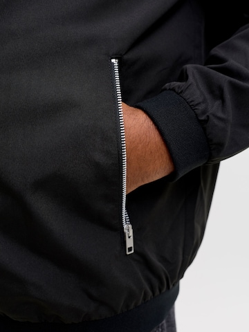 Jack & Jones Plus Преходно яке 'JJERush' в черно