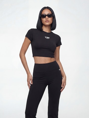 V!BE STUD!OS Футболка в Черный: спереди