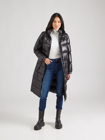 TOMMY HILFIGER Płaszcz zimowy w kolorze czarny