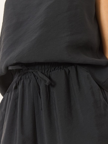 Completo pantalone di Bianco Lucci in nero