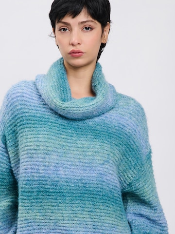 Influencer Sweter w kolorze niebieski