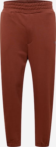 Tapered Pantaloni de la BURTON MENSWEAR LONDON pe maro: față