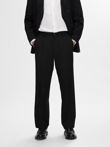 Loosefit Pantalon à pince 'Liam 220' SELECTED HOMME en noir : devant