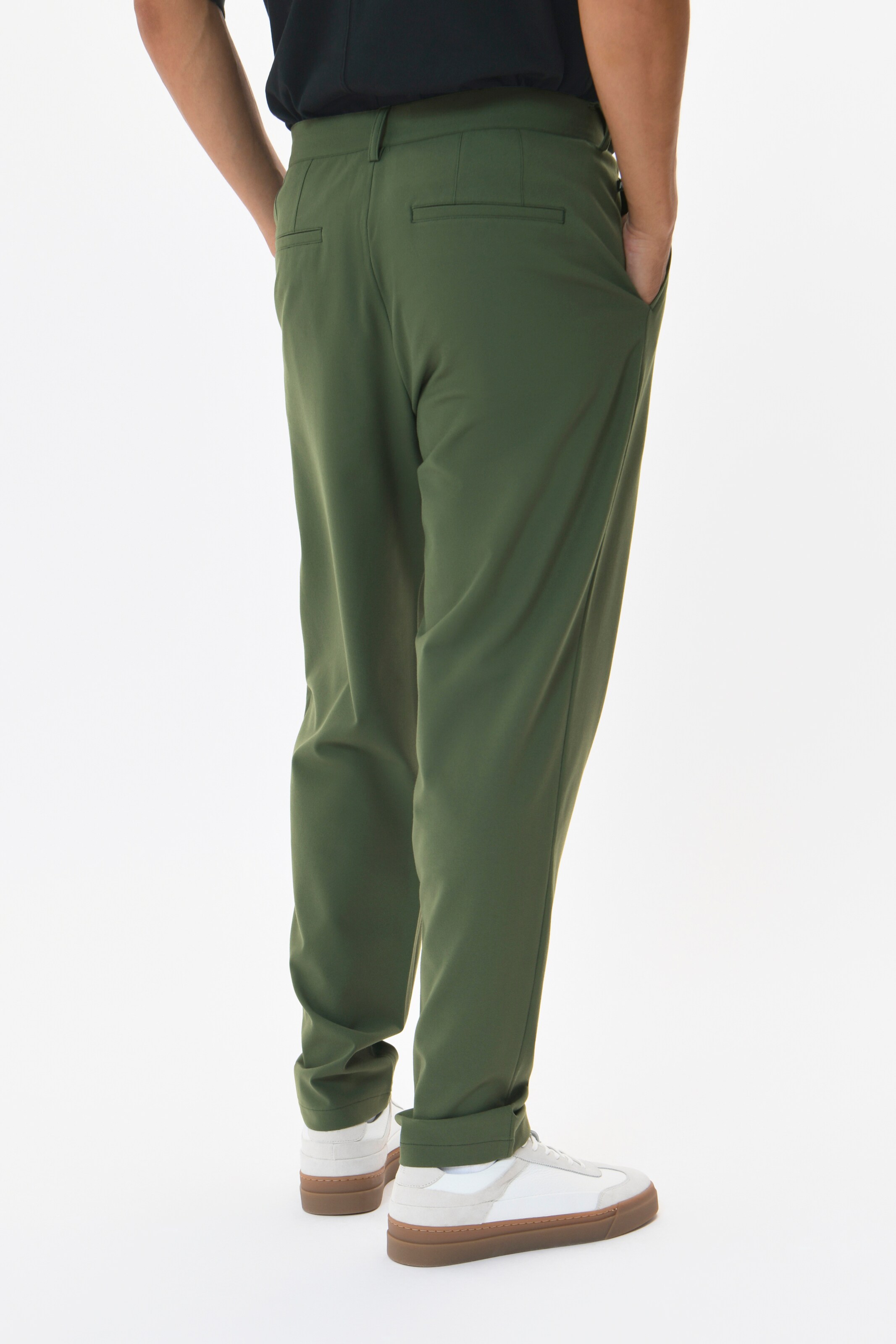 Matinique Zúžený Chino kalhoty 'Kian' – zelená
