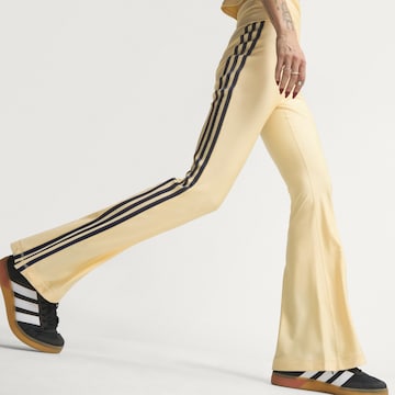 ADIDAS PERFORMANCE Flared Παντελόνι φόρμας 'Superstar' σε κίτρινο
