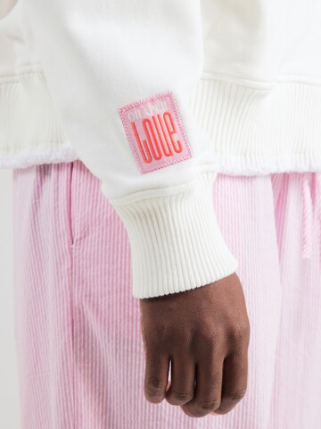 OH APRIL - Sudadera con cremallera 'Belo' en blanco