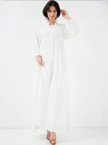 Bigdart Dress in White: front