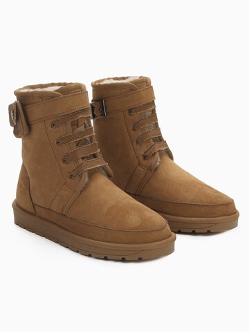 Cizme 'IMAAN' de la Island Boot pe maro