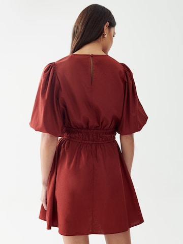 The Fated Dress 'Lloyd' in Brown: back