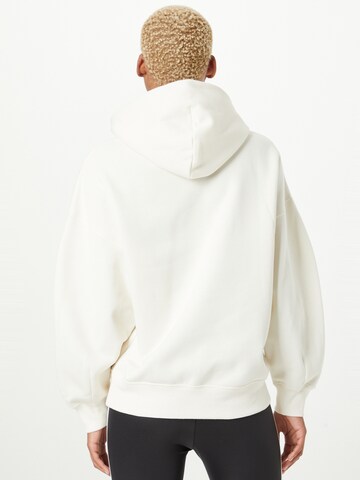 Sweat-shirt 'Classics' PUMA en blanc