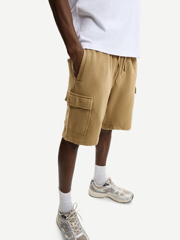 regular Pantaloni cargo di Bershka in marrone: frontale