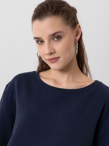 Jacey Quinn Sweter 'Emma' w kolorze niebieski