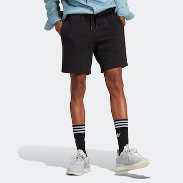 Regular Pantaloni de la ADIDAS ORIGINALS pe negru: față