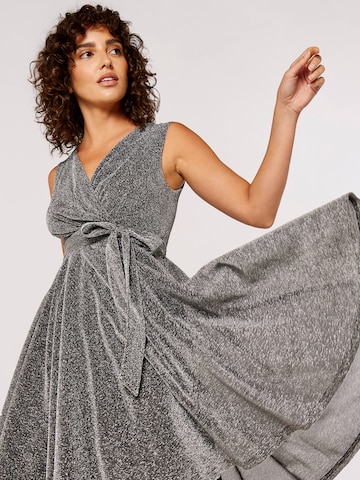 Robe de cocktail Apricot en gris