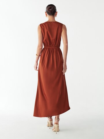 Willa Рокля 'Esme' в кафяво: отзад