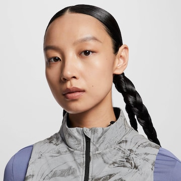 NIKE Sportweste 'Swift' in Grau