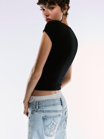 Bershka Baggy Jeans in Blue: front