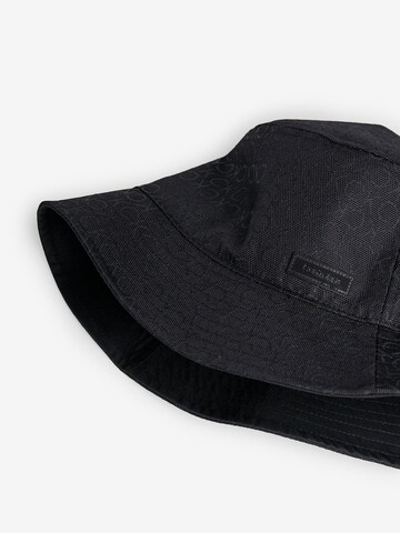 Chapeaux Calvin Klein en noir