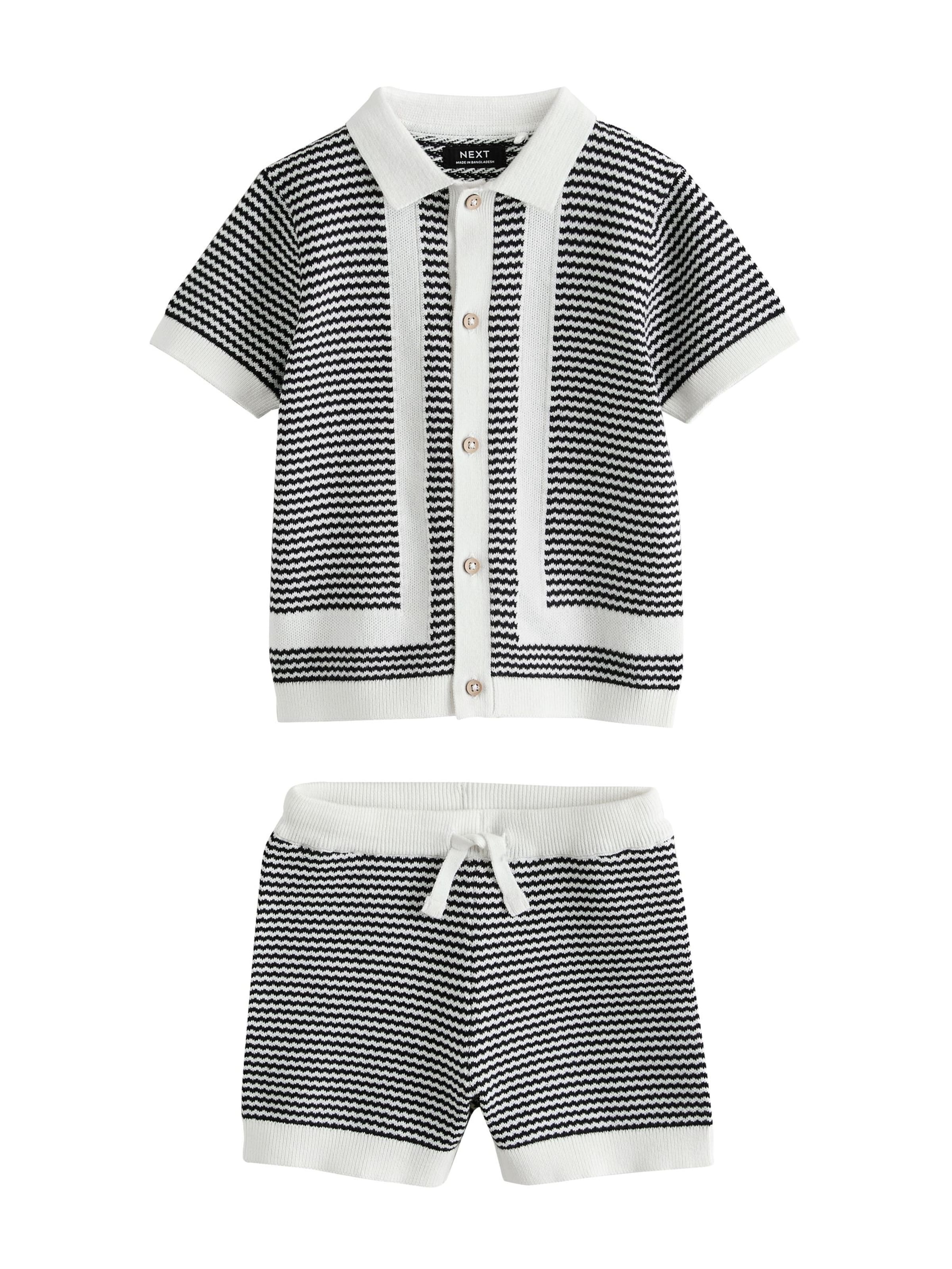 Next Set: Poloshirt und Shorts in Schwarz: Vorderseite