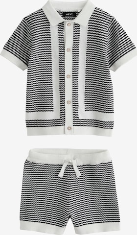 Next Setti värissä musta: etupuoli