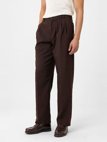 Regular Pantalon à pince 'Rubras' Antioch en marron : devant