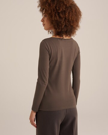 T-shirt WE Fashion en marron