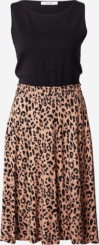 Robe 'Letizia' ABOUT YOU en marron : devant