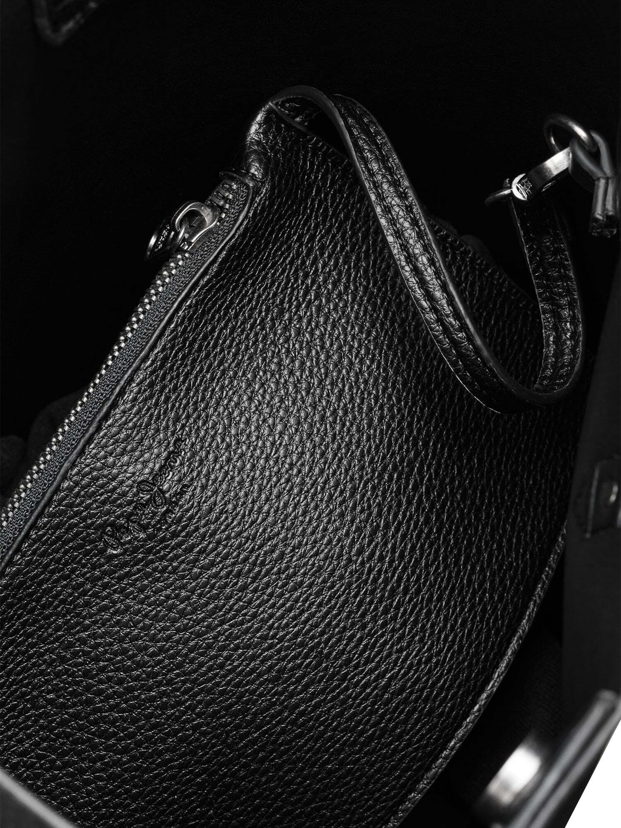 Pepe Jeans - Bolso de hombro en negro
