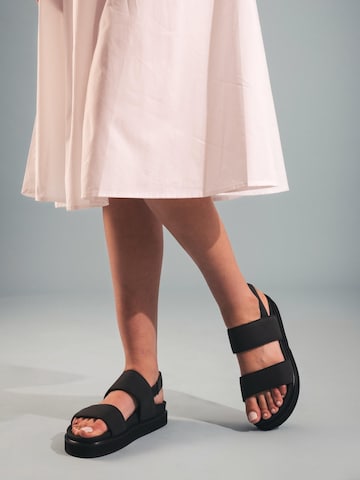 nae Vegan Shoes Sandály 'LAU' – černá: přední strana