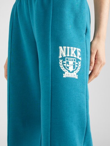 Tapered Pantaloni de la Nike Sportswear pe verde