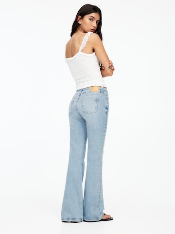 Pull&Bear Flared Jeans i blå