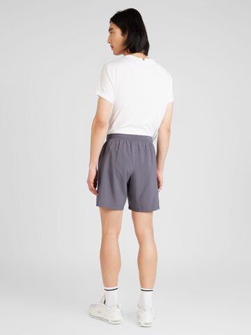 UNDER ARMOUR Regular Sportshorts 'LAUNCH 7' in Grau