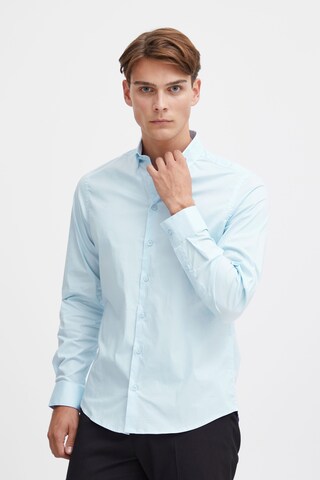 Coupe regular Chemise 'Alto' Casual Friday en bleu : devant
