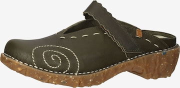 EL NATURALISTA Clogs in Green: front