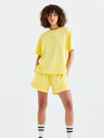 Rockupy Shirt 'Lillith' in Yellow: front