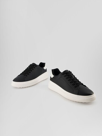 Baskets basses Bershka en noir