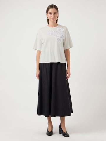 T-shirt 'YASVisely' YAS en blanc