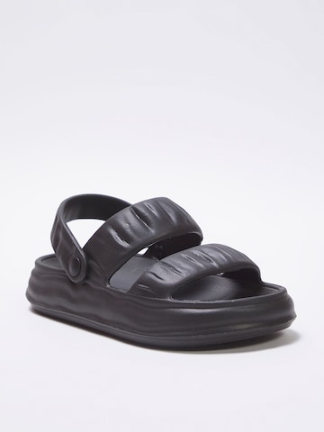 Sandales Trendyol en noir : devant
