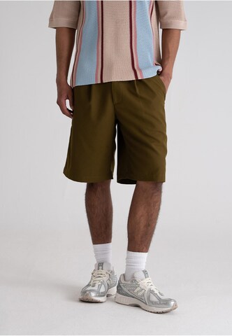Prohibited Regular Pants in Green: front