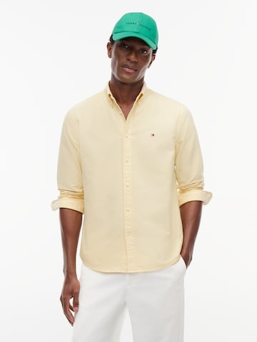 Coupe regular Chemise 'Heritage' TOMMY HILFIGER en jaune : devant