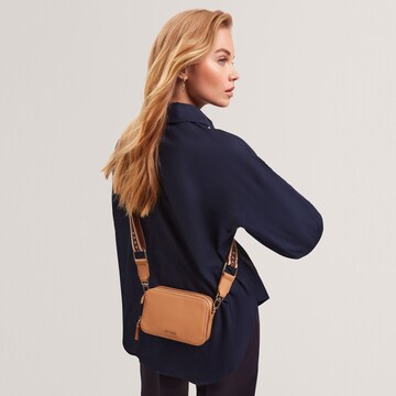 Sac à bandoulière 'Stunna' Ted Baker en marron : devant