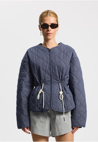 Veste mi-saison 'Atelier' rethinkit studios en bleu : devant