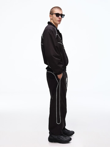 Bershka Loosefit Bukser i sort