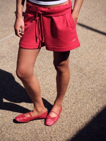 self. Regular Broek in Rood: voorkant
