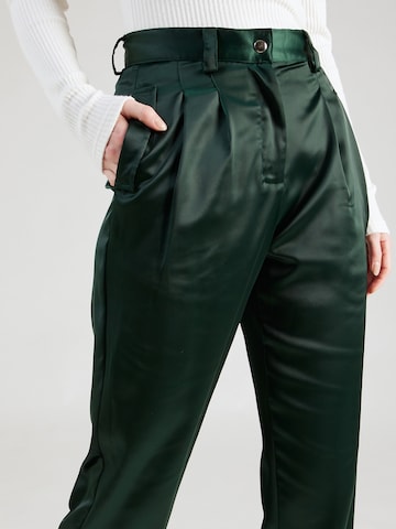 Guido Maria Kretschmer Women Tapered Pleat-Front Pants 'Nina' in Green