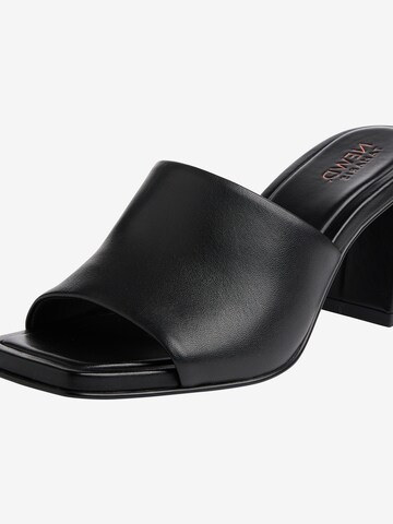 Mule NEWD.Tamaris en noir