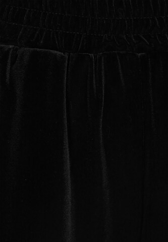 NAEMI Tapered Trousers in Black