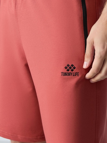 Tommy Life Regular Pants in Red